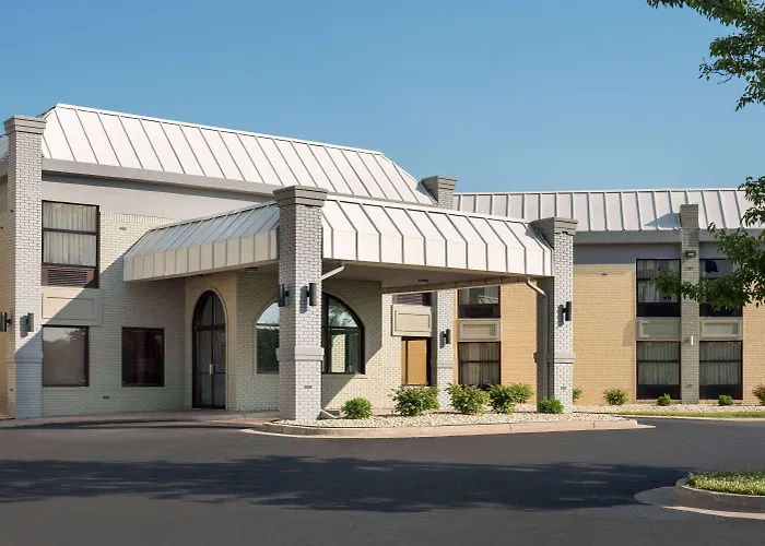 Days Inn & Suites By Wyndham Merrillville