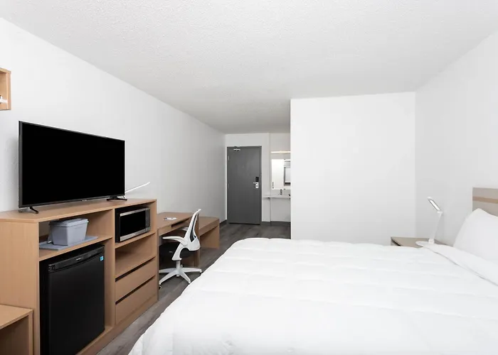 Travelodge By Wyndham Elkhart