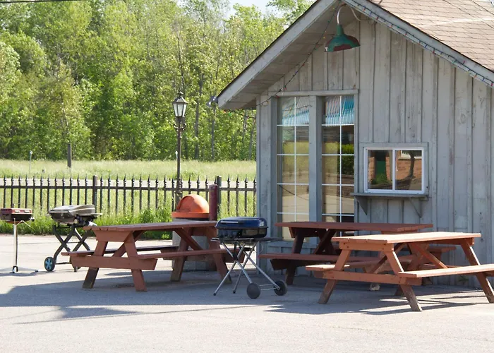 Knights Inn Lindsay