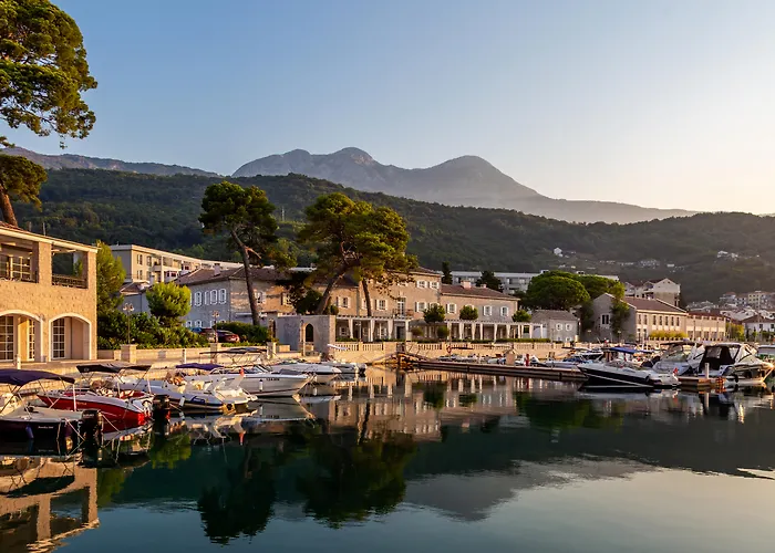Lazure Hotel & Marina