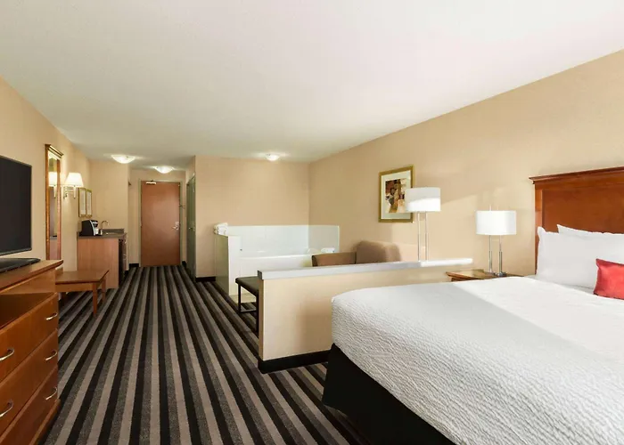Days Inn & Suites By Wyndham Edmonton Airport