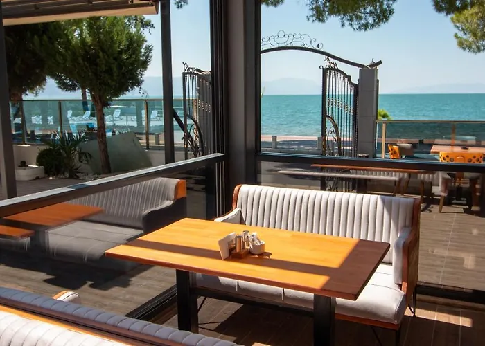 Lake Life Hotel