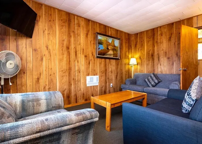 Bel Air Cottages And Motel