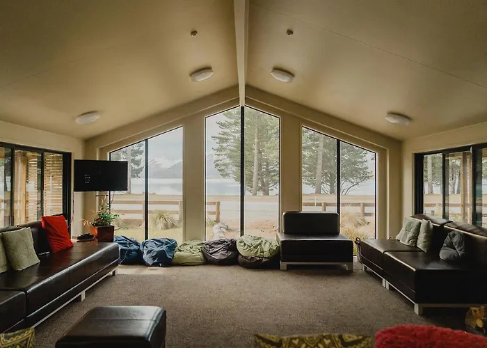 Lakes Edge Lodge