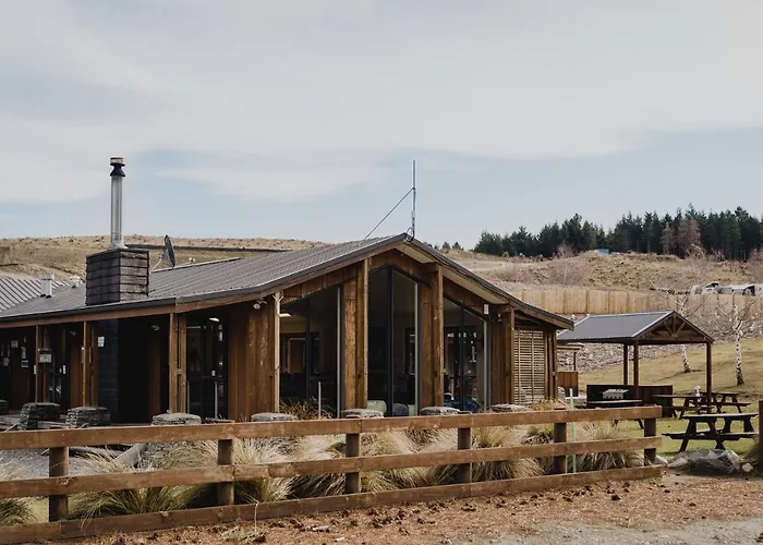 Lakes Edge Lodge