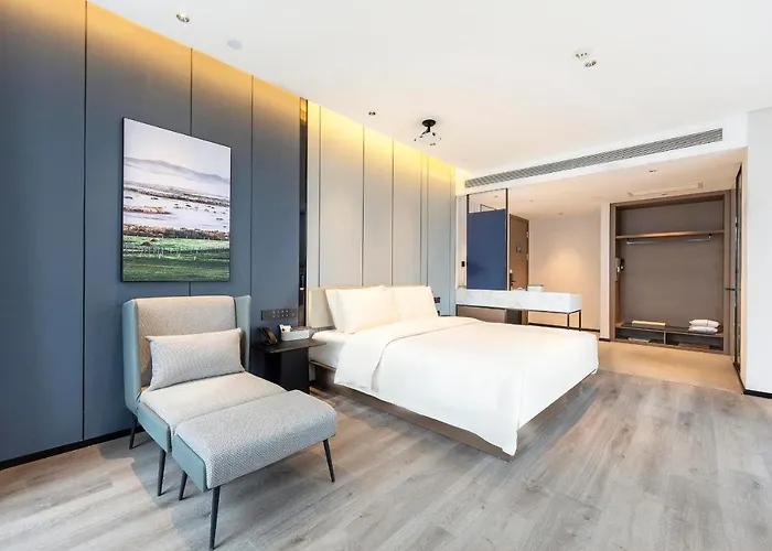 Atour Hotel Zhengzhou East Station Longzi Lake