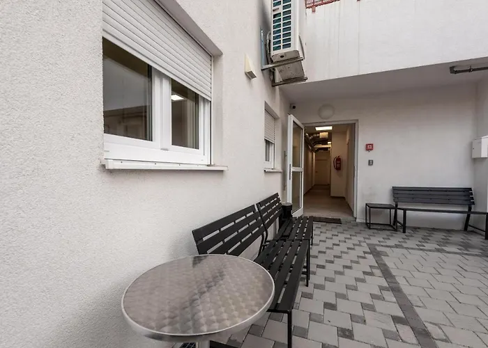 Hostel Elli