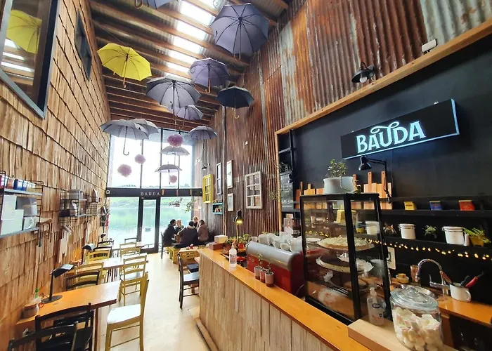 Hotel & Cafe Bauda