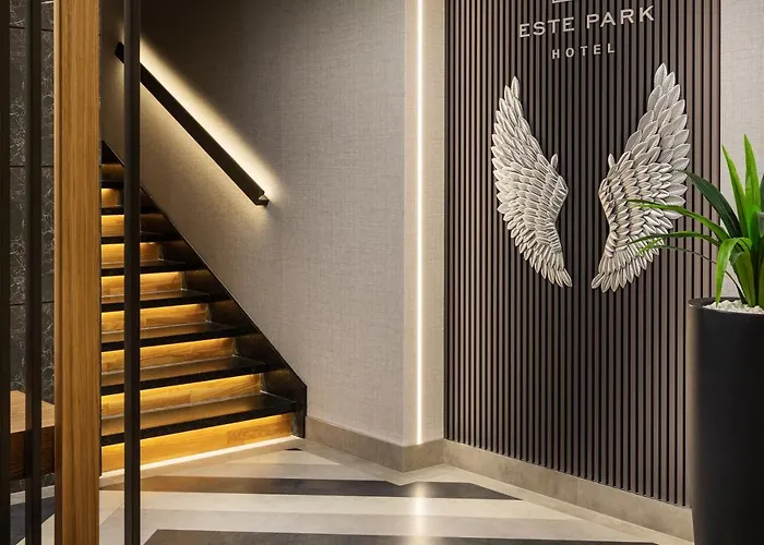 Este Park Hotel: Urban Chic Luxury with Parking Near Shopping Mall