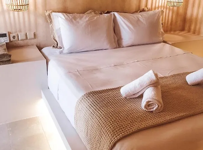Mani Luxury Suites And Studios In Gytheio With Private Pools