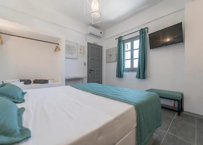 Black Coast Santorini
