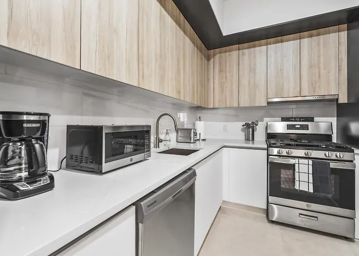 Top Notch 2Br 2Ba Suite Minutes To Central Park