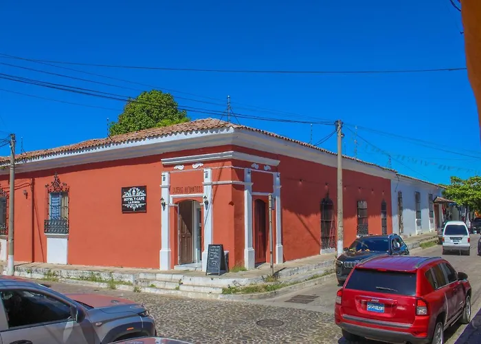 Hotel Y Cafe Ixmati Suchitoto
