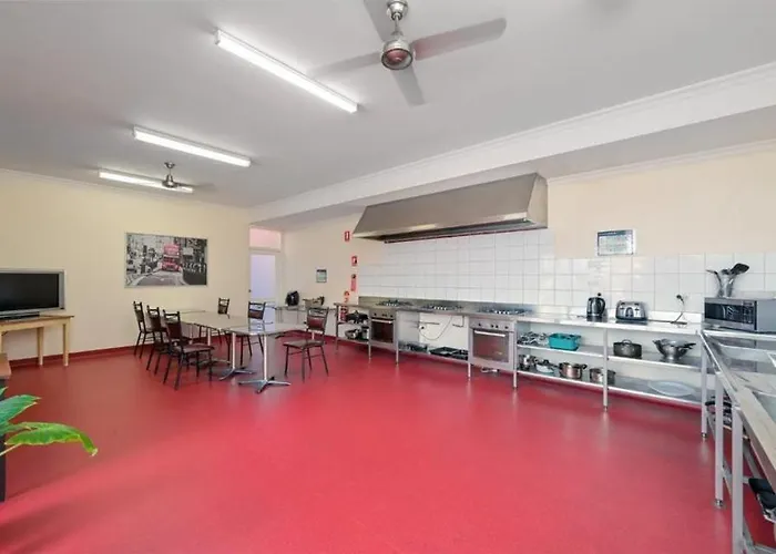 Emu Backpackers Perth - Note - Valid Passport Required For Check In