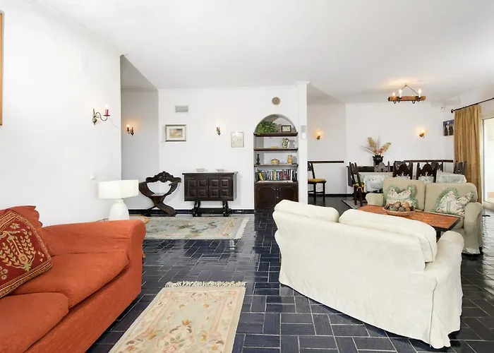 607 Villa Lorena