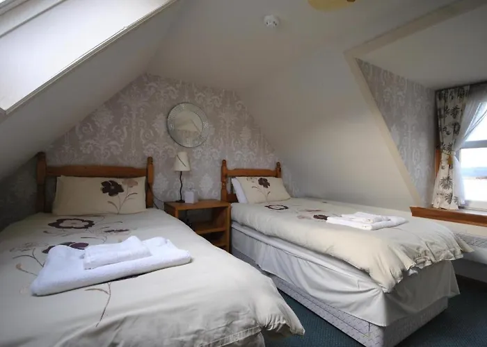 Saucy Mary'S Private Rooms & Hostel