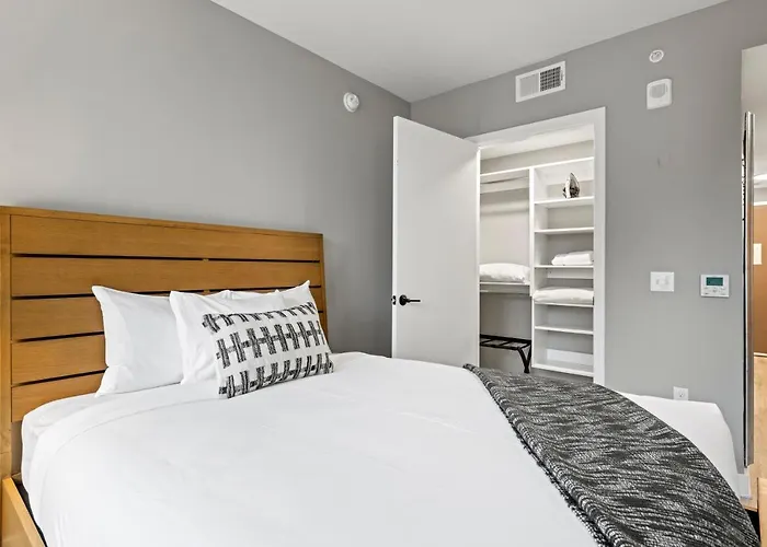 Coda On Half, A Placemakr Experience - Navy Yard