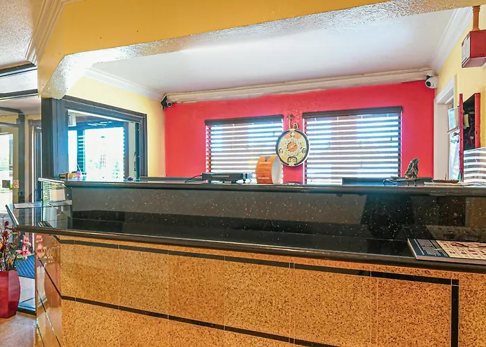 Scottish Inns & Suites - Woodlands Mall