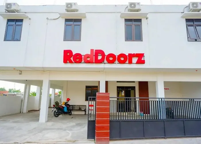 Reddoorz Syariah Near Universitas Jenderal Soedirman 2