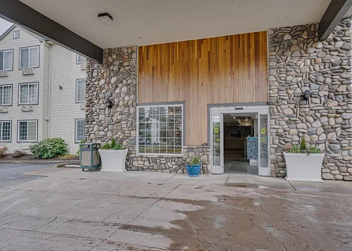 The Ashley Inn & Suites
