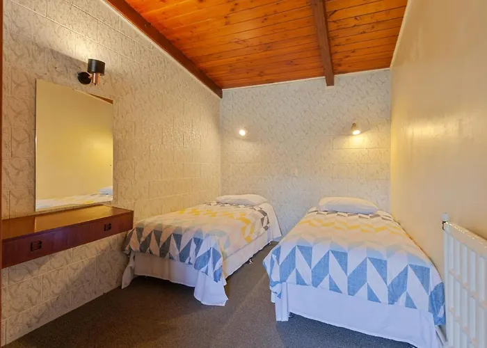 Aaryn Court Motel