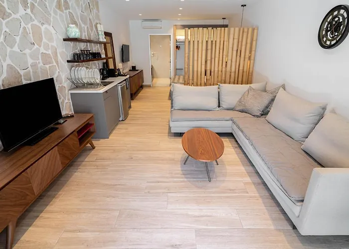 F&S Lounge Suites
