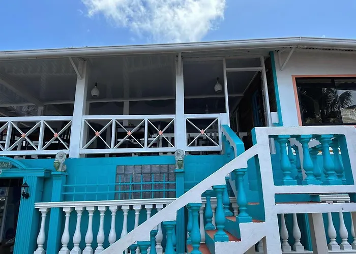 Los Delfines Hotel & Dive Center