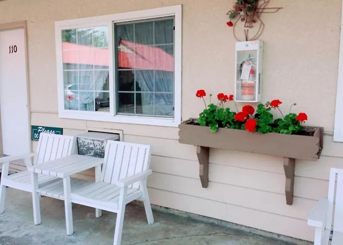 Red Roof Motor Inn