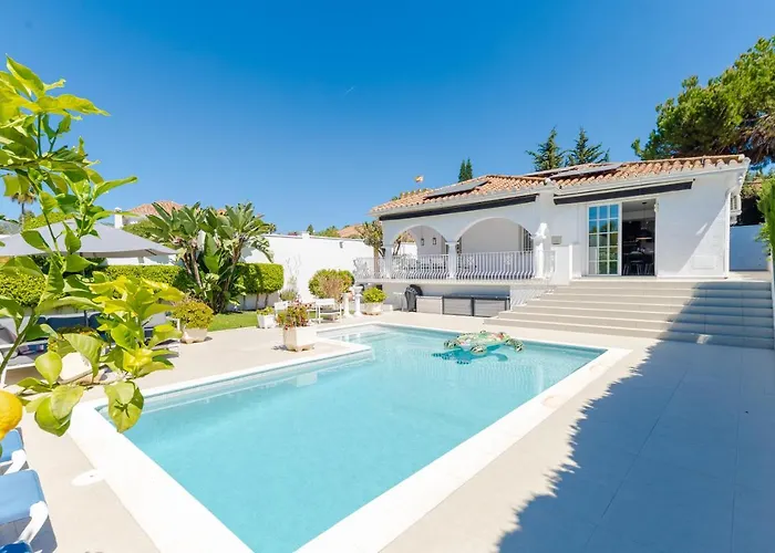 Modern Villa With Heated Pool & Bbq Next To The Beach