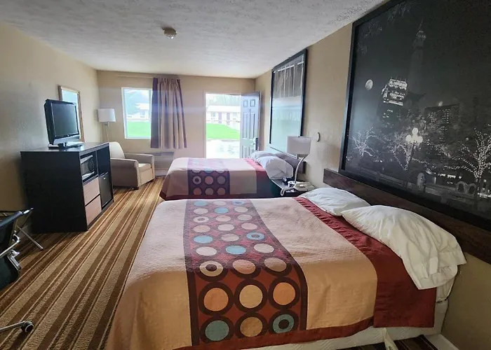 Super 8 By Wyndham Centerville-Richmond