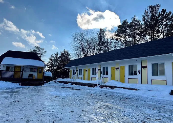 Skyland Motel Inn & Suites