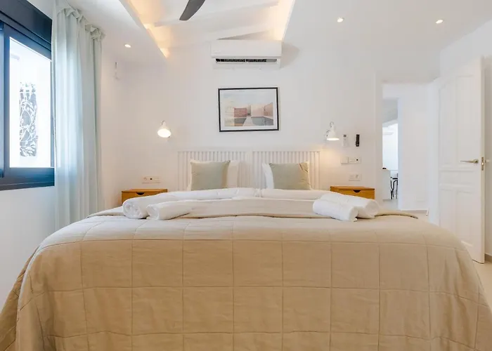 Modern Villa With Heated Pool & Bbq Next To The Beach
