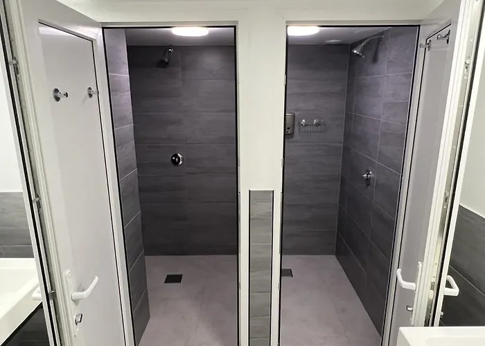 Yellow Hostel - Free Breakfast - The Best Service In Katowice - Free Parking