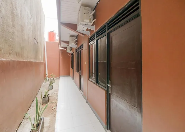 Reddoorz Syariah Near Siloam Hospitals Bulak Kapal