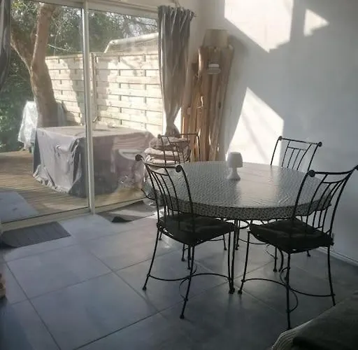 Maison cosy entièrement climatisée avec piscine