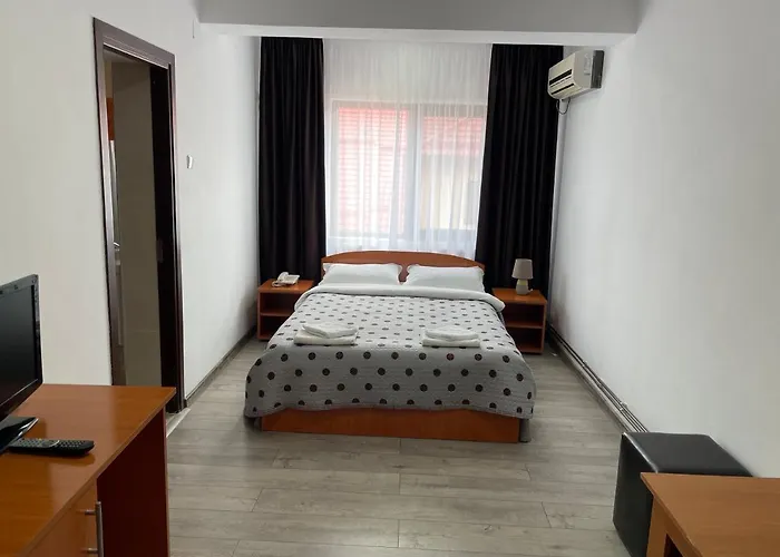 Hotel Tata Si Fii