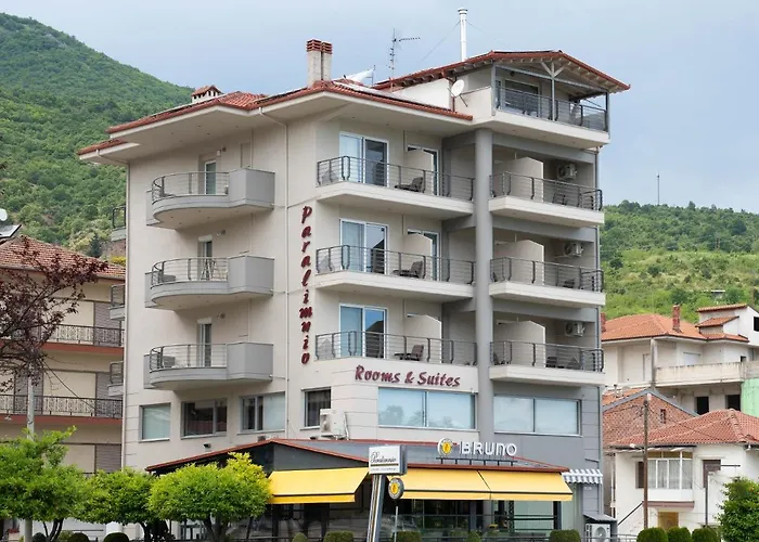 Paralimnio Suites