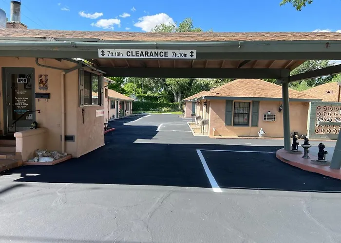 Bishop Elms Motel