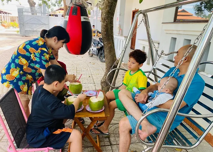 Hotel Nhu Y Ho Tram