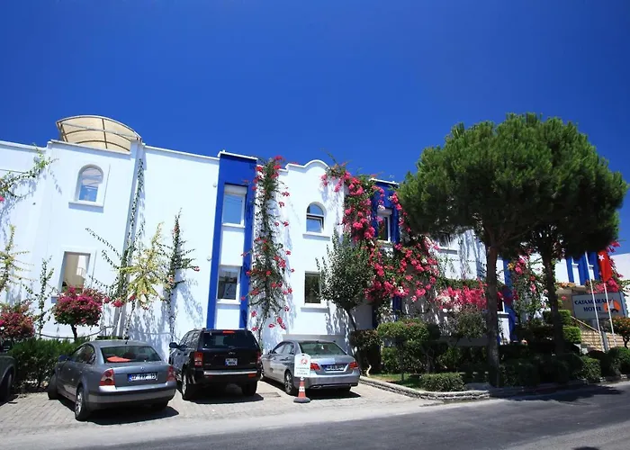 Catamaran Hotel