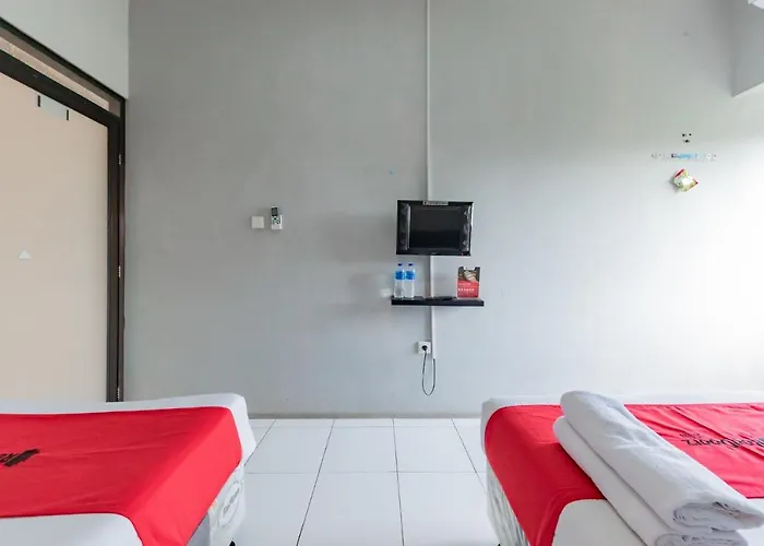 Reddoorz Syariah Near Rs Hermina Sukabumi