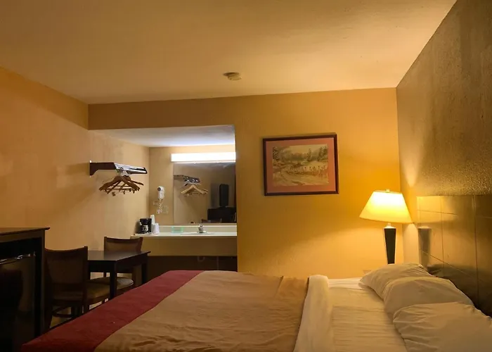 Economy Inn & Suites Hannibal