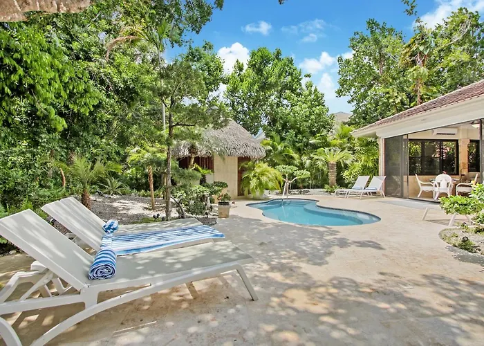 Spacious 4 Bedroom Villa With Pool, Touring Cart & Maid