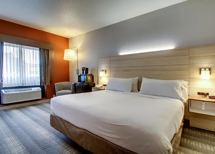 Holiday Inn Express Milwaukee N- Brown Deer/Mequon