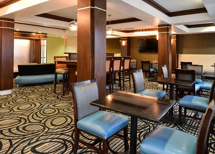 Holiday Inn Express & Suites Greenfield By Ihg