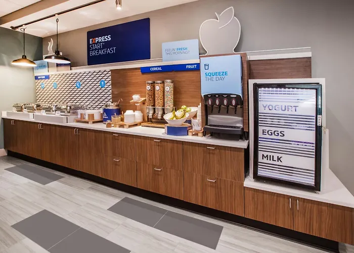 Holiday Inn Express Hotel & Suites Forest By Ihg