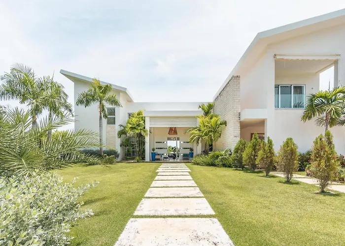 Luxury lakefront vacation paradise!