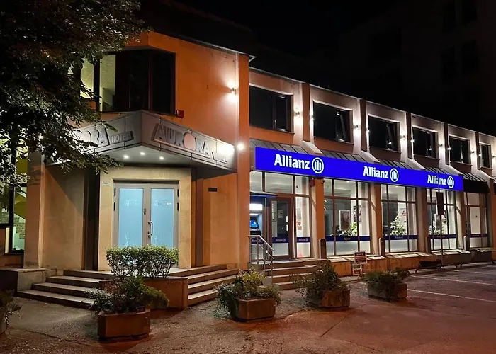 Хотел Аврора