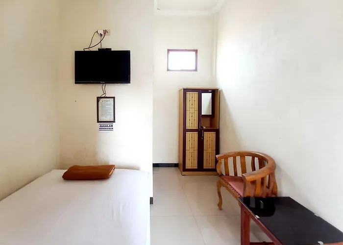 Griya Juanda Syariah Near Rs Dharma Husada Probolinggo Mitra Reddoorz