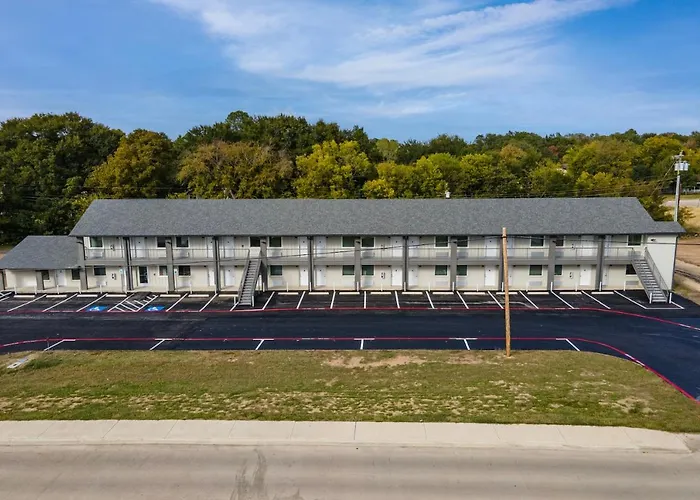 Extended Stay Gun Barrel City
